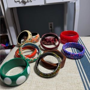 Lot of vintage bangles